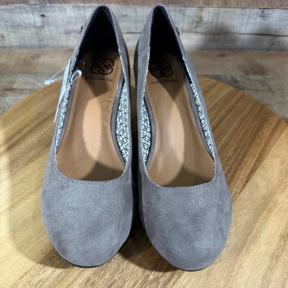 Daisy Fuentes Wedge Pumps Women 9.5M Brown Tanya Faux Suede Round Toe Office
